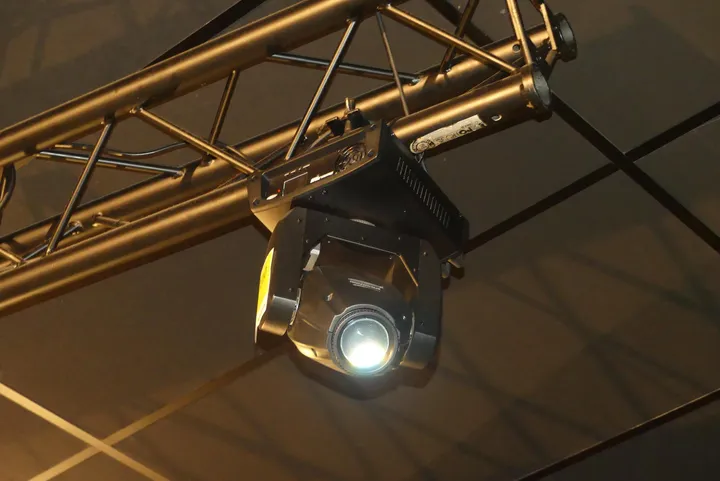 Showtec Moving Head Strahler Modell: Phantom Beam 20LED / Hinweis: ohne Traverse